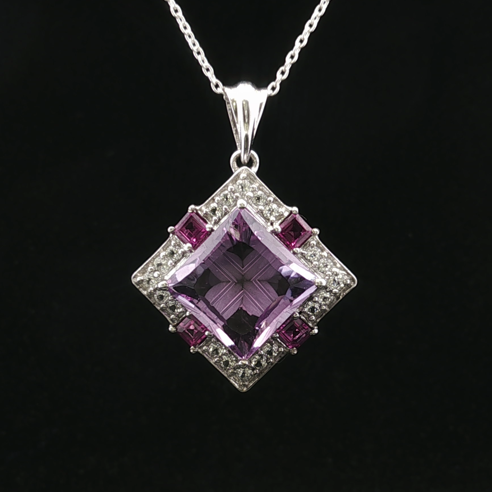 Almaa White Silver Free Form Necklace