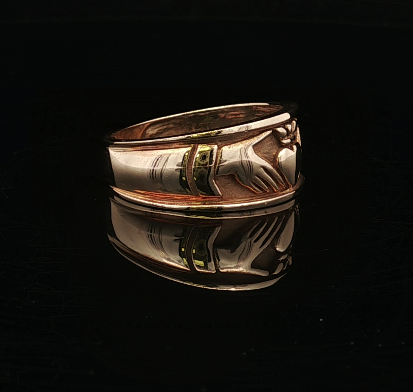 14K Yellow Gold Claddagh Band