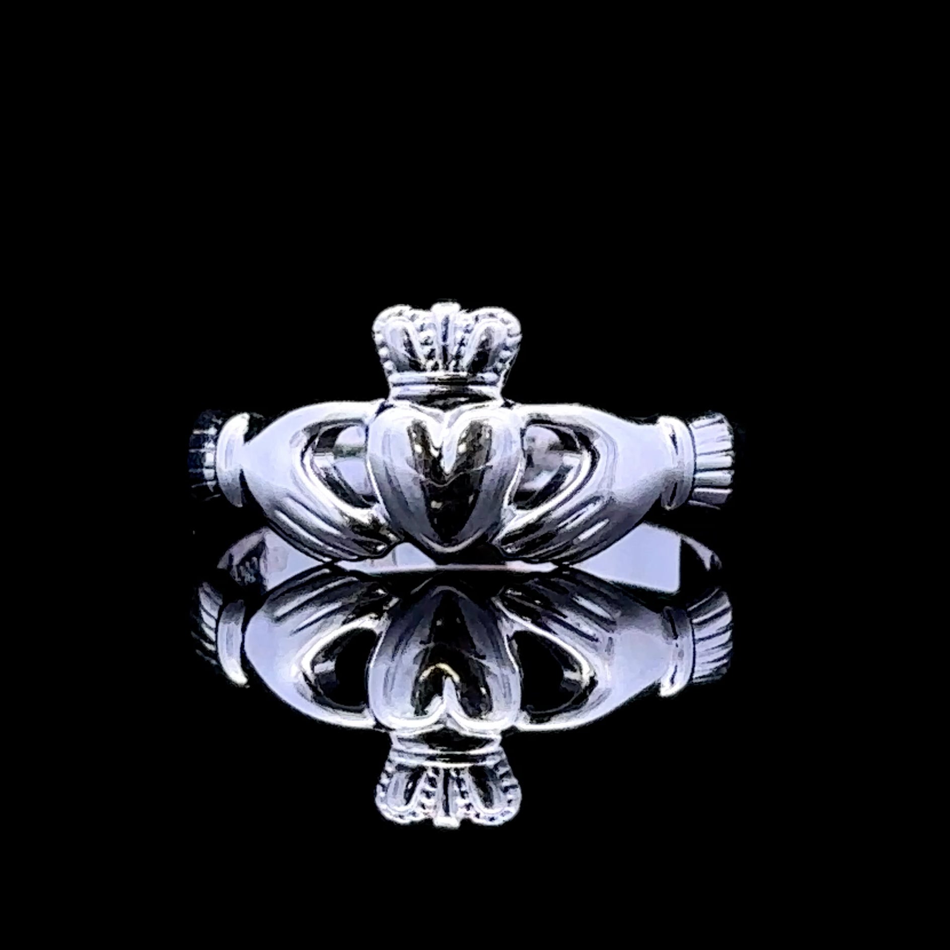 Livia 14K White Gold Claddagh Ring