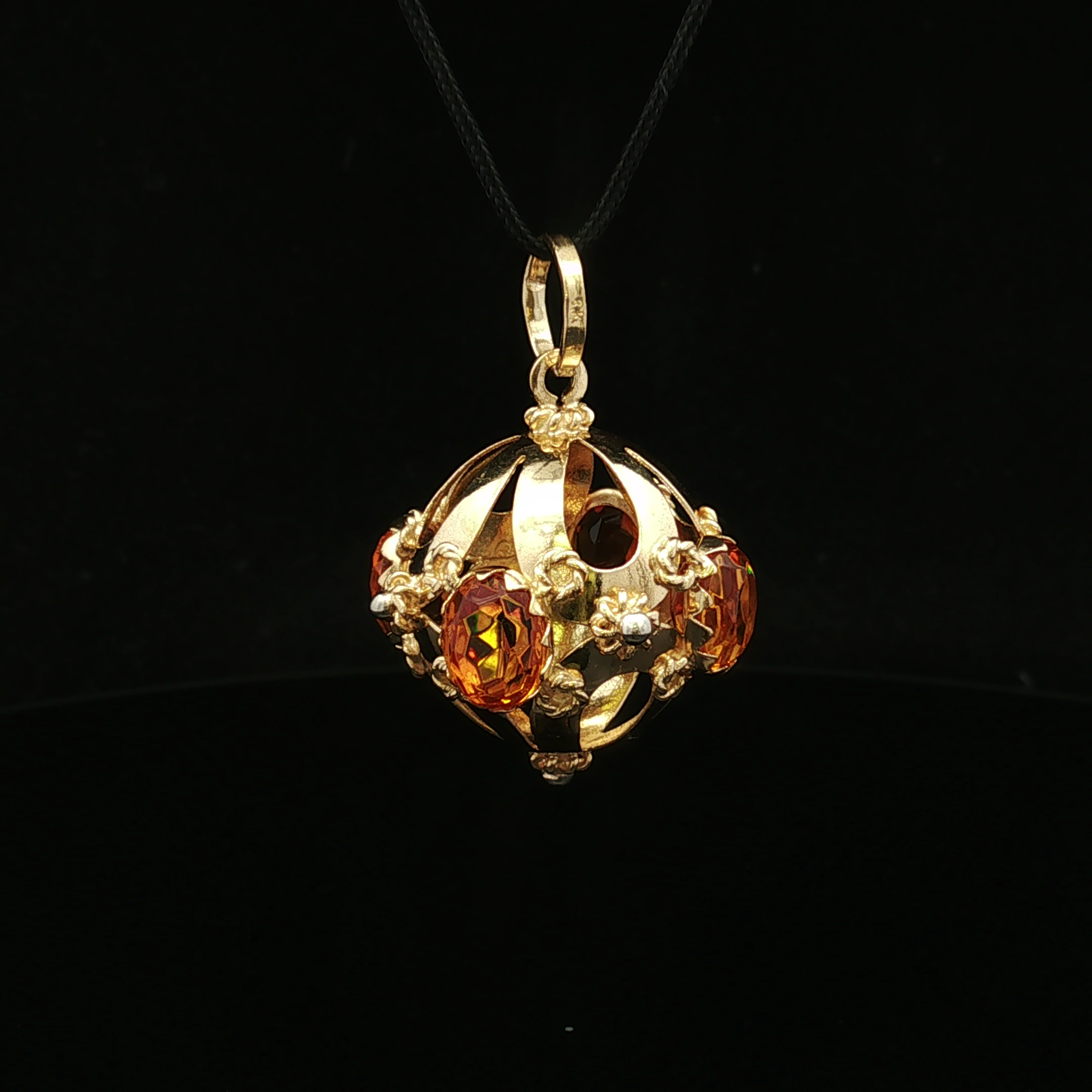 Selenea 10KY 4.40 CTW Oval Citrine Pendant