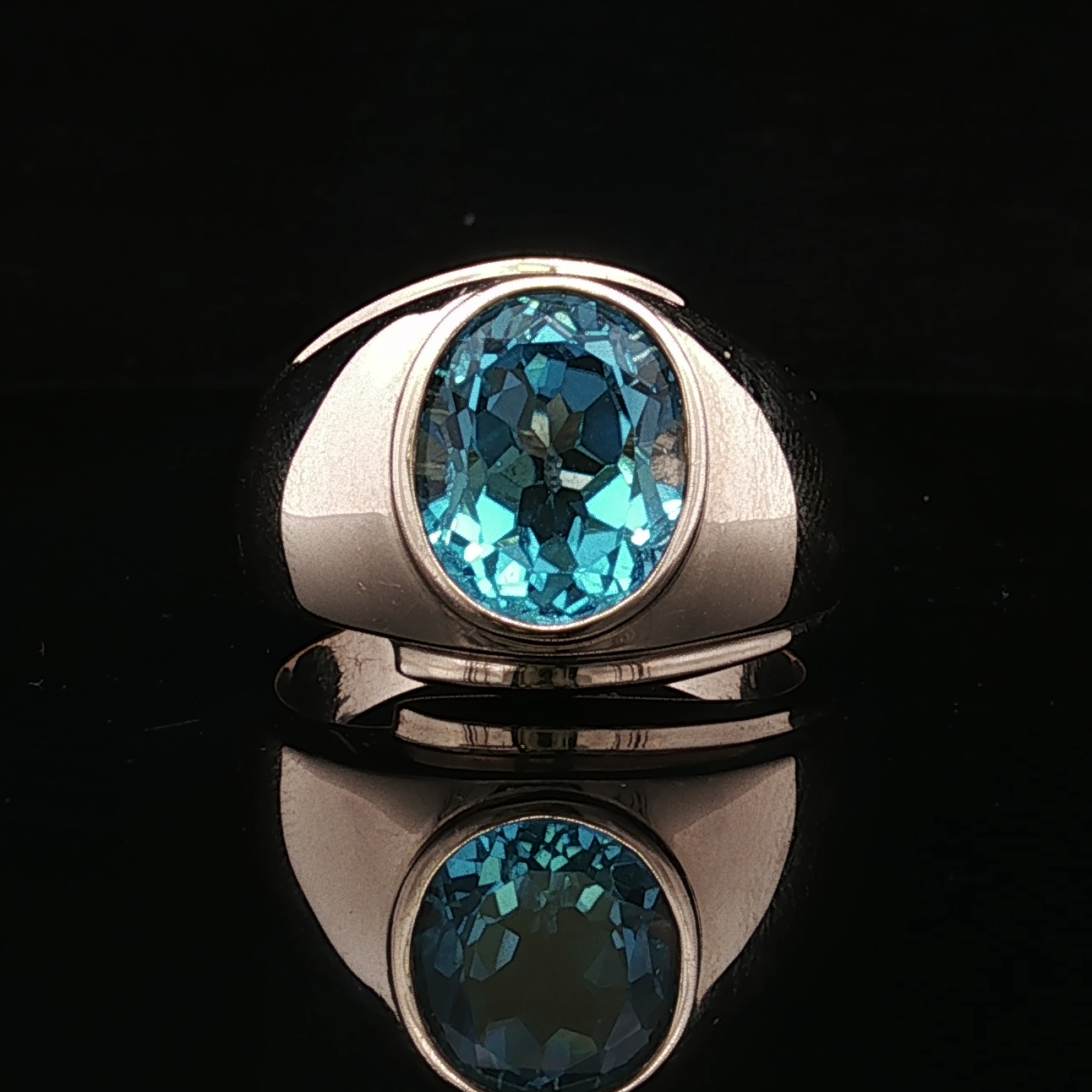 Tony Oval Blue Topaz Bezel Ring in 14K Yellow Gold