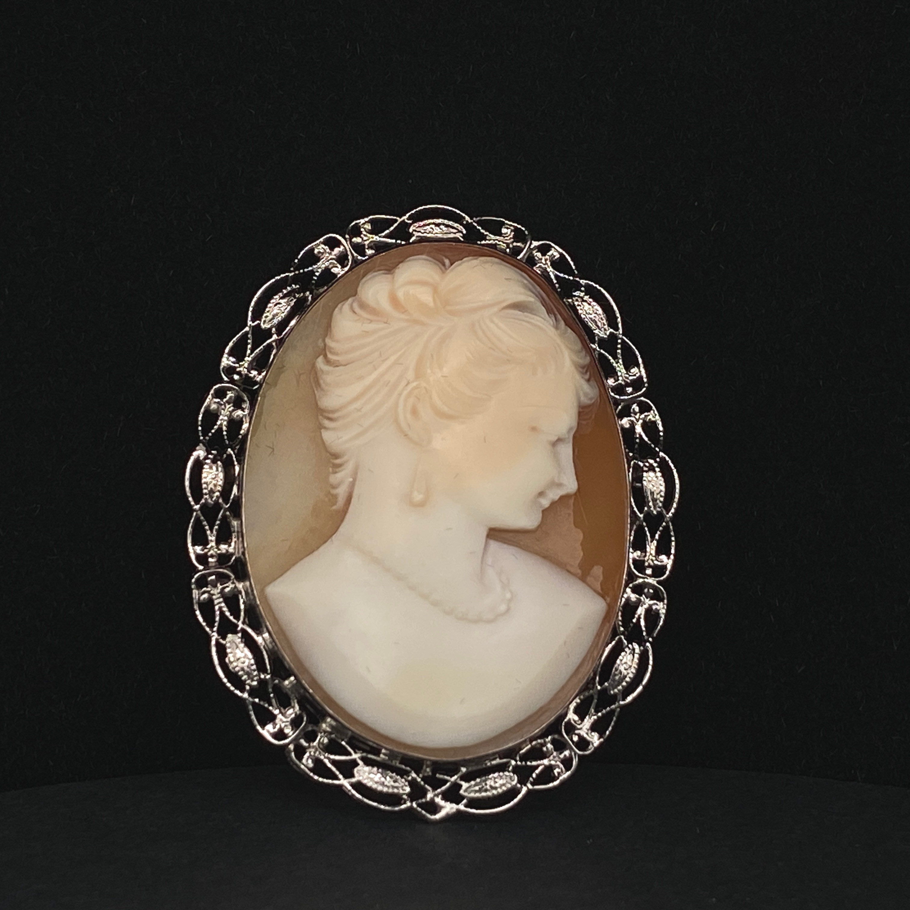 Alison Cameo Pin