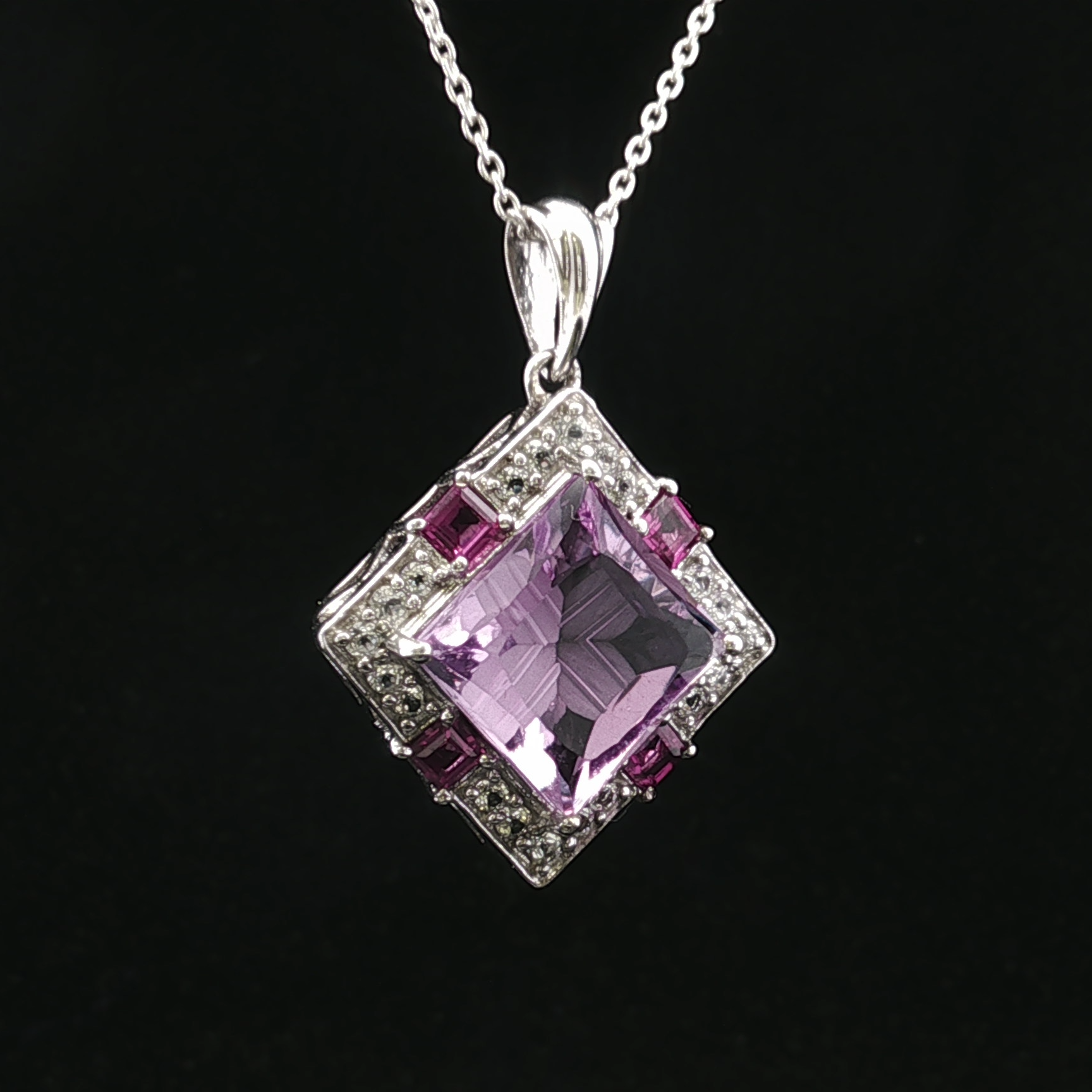 Almaa White Silver Free Form Necklace