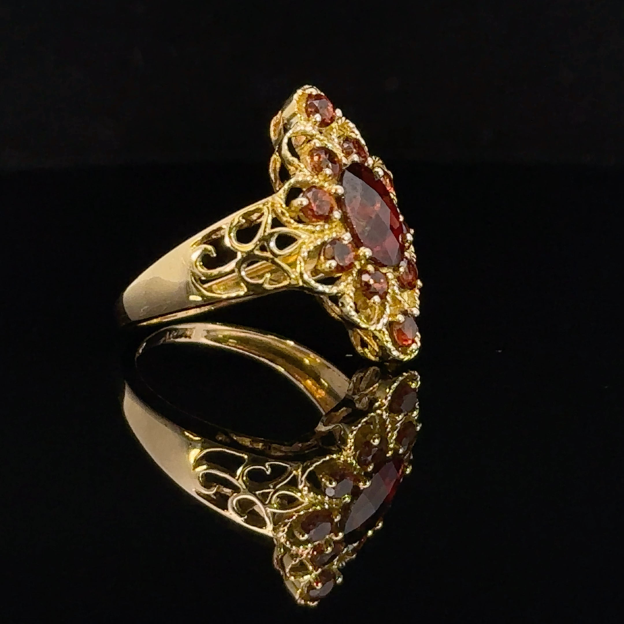 Isabela Garnet Ring